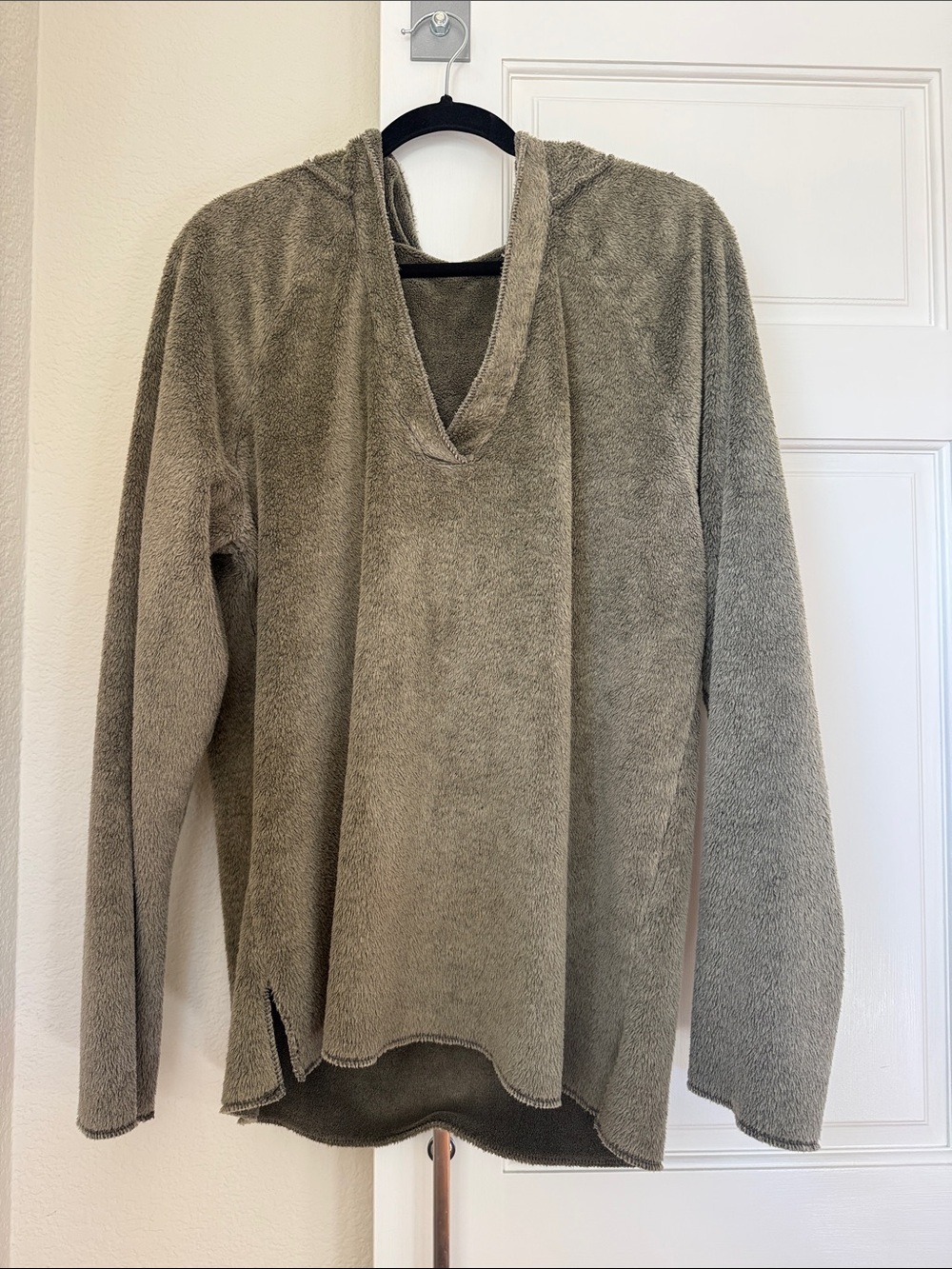 Cozy V-Neck Hooded Sweater in Olive